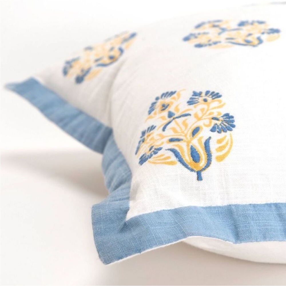 Rizzy Home,18"x18"Vintage Square Throw Pillow, Embroidery,Botanical,Blue/Yellow - Picture 3 of 5